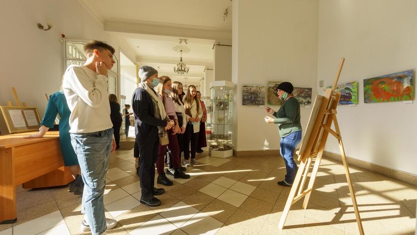 Фото №992321. Авторская экскурсия по выставке Щетинкиной Е.А.