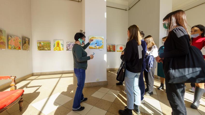 Фото №992376. Экскурсия по авторскрой выставке  Щетинкиной Елены Александровны