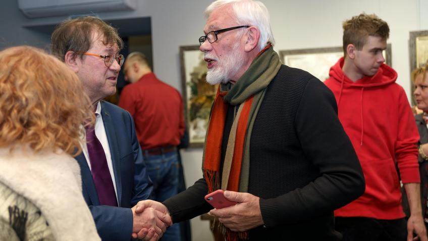 Фото №999198. Перед открытием выставки И.Айдарова «Казань в моем сердце». Валерий Ряшин