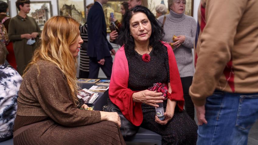 Фото №999213. Перед открытием выставки И.Айдарова «Казань в моем сердце»