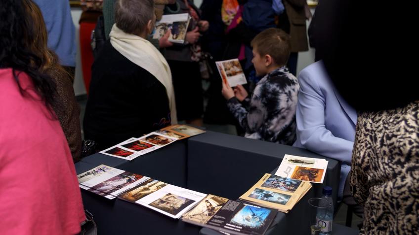 Фото №999258. Перед открытием выставки И.Айдарова «Казань в моем сердце»