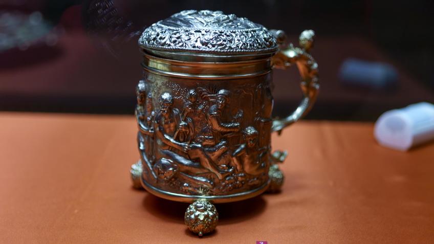 Фото №999568. Кружка со сценами мифа о Геркулесе и Омфале